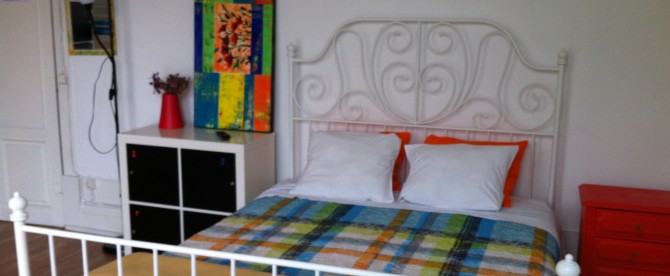 Quarto Familiar com cama de casal, casa de banho partilhada e varanda